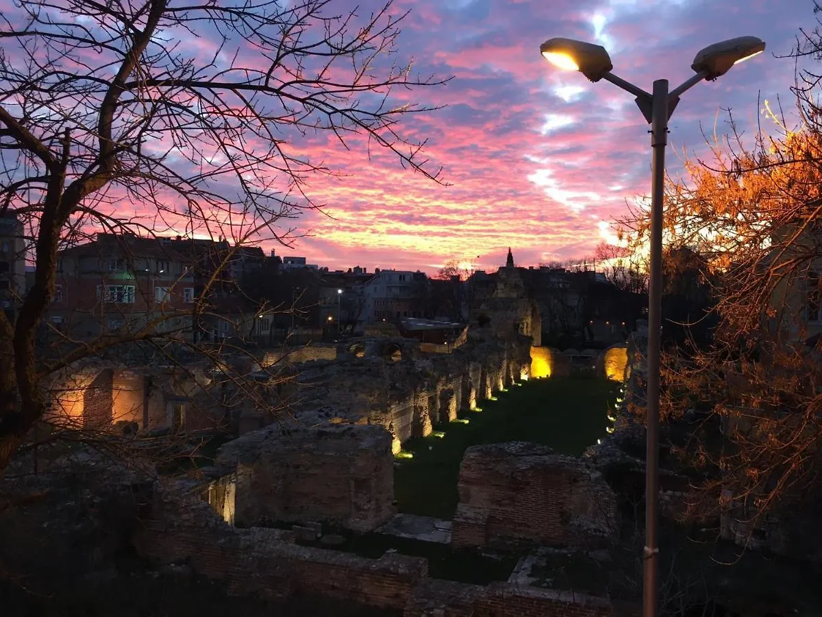 Roman Thermae 2Bdrm Sunny Apartment Varna