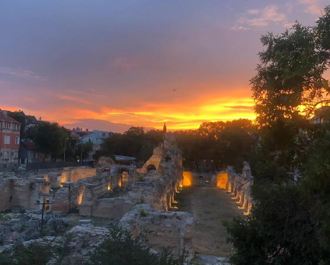Roman Thermae 2Bdrm Sunny Apartment Varna