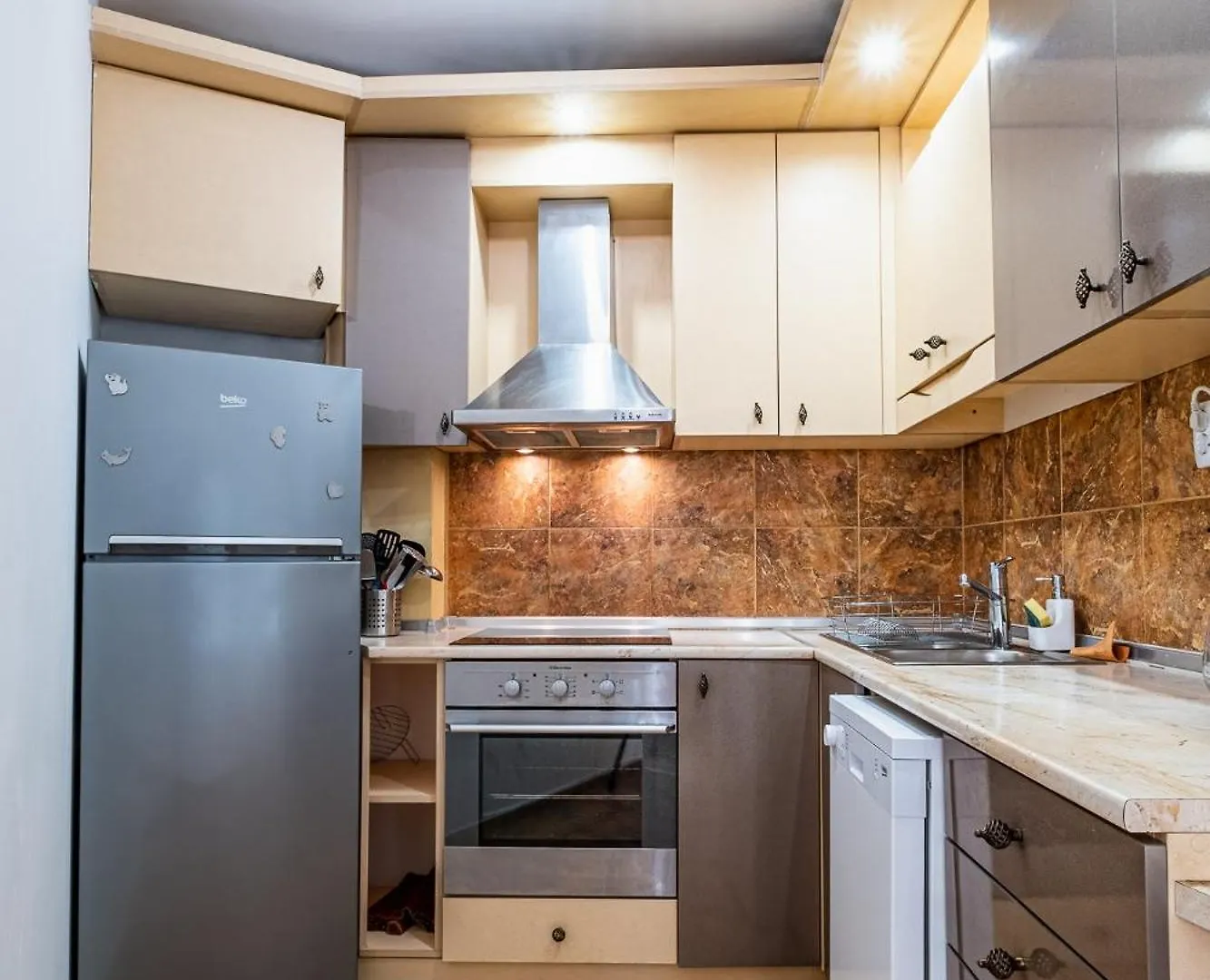 Roman Thermae 2Bdrm Sunny Apartment Varna