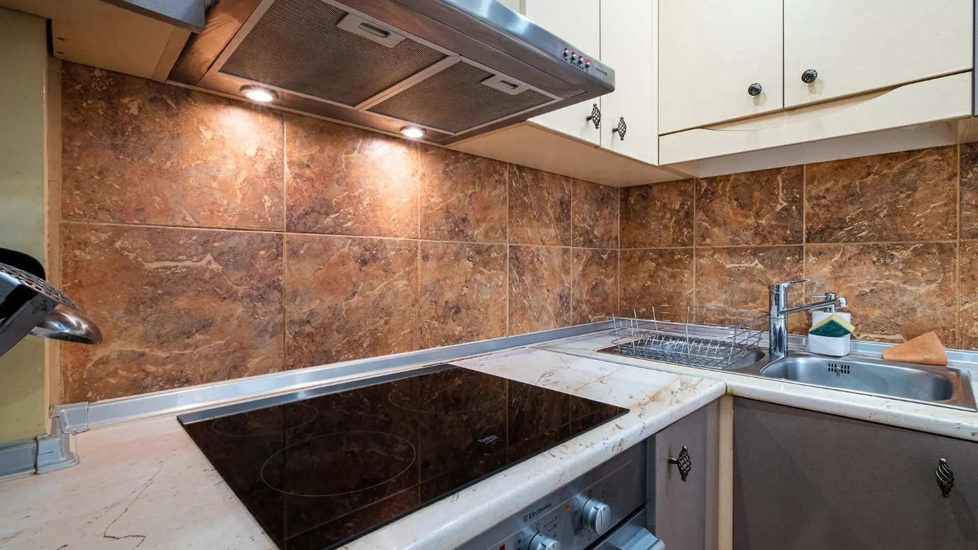 Roman Thermae 2Bdrm Sunny Apartment Varna