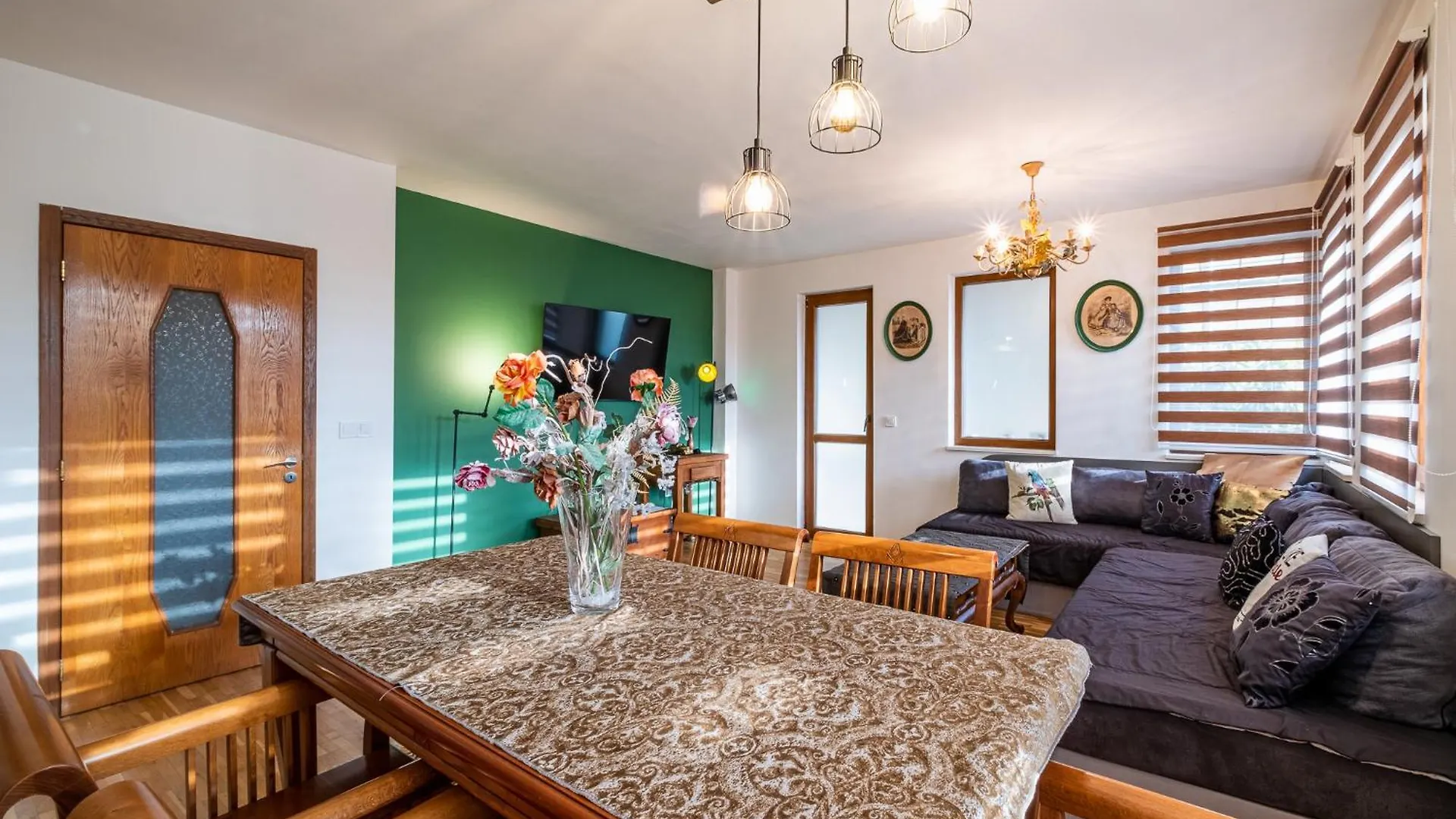 Roman Thermae 2Bdrm Sunny Apartment Varna