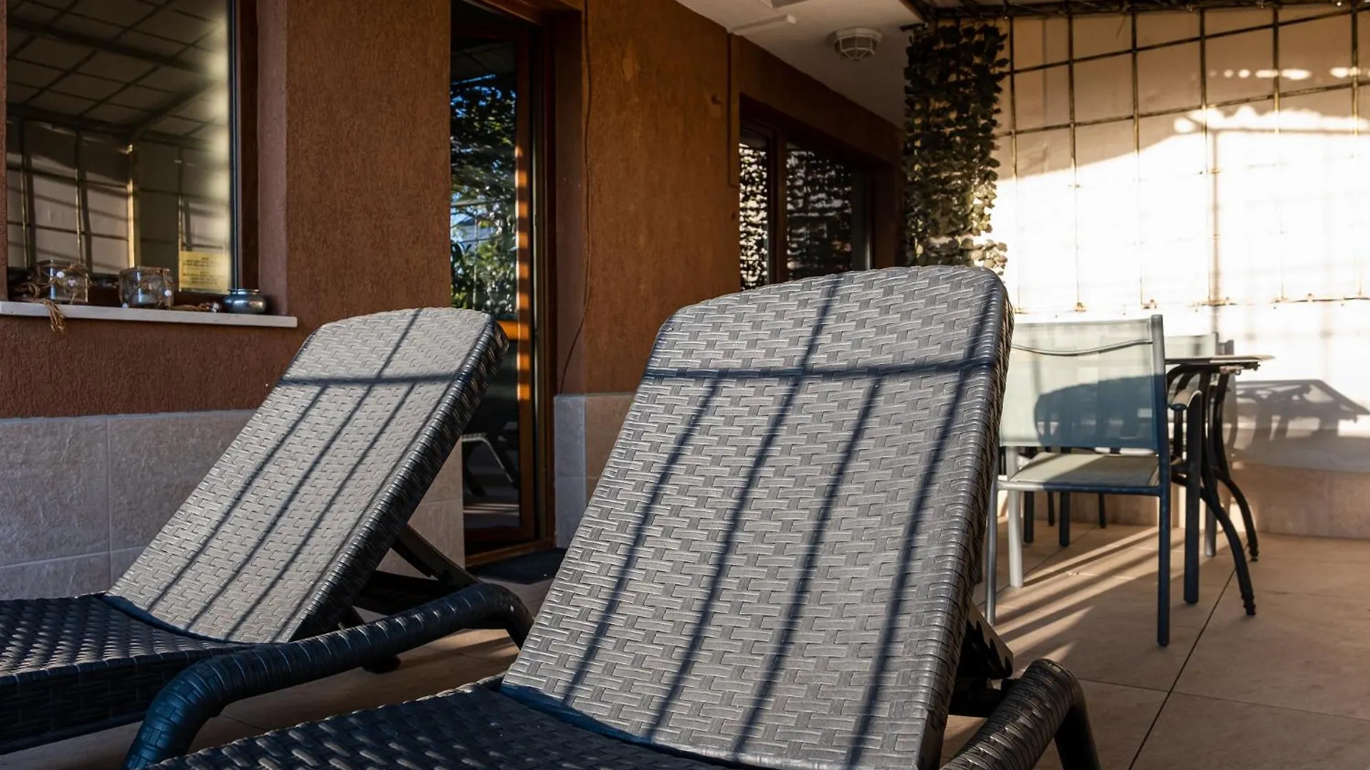 Roman Thermae 2Bdrm Sunny Apartment Varna