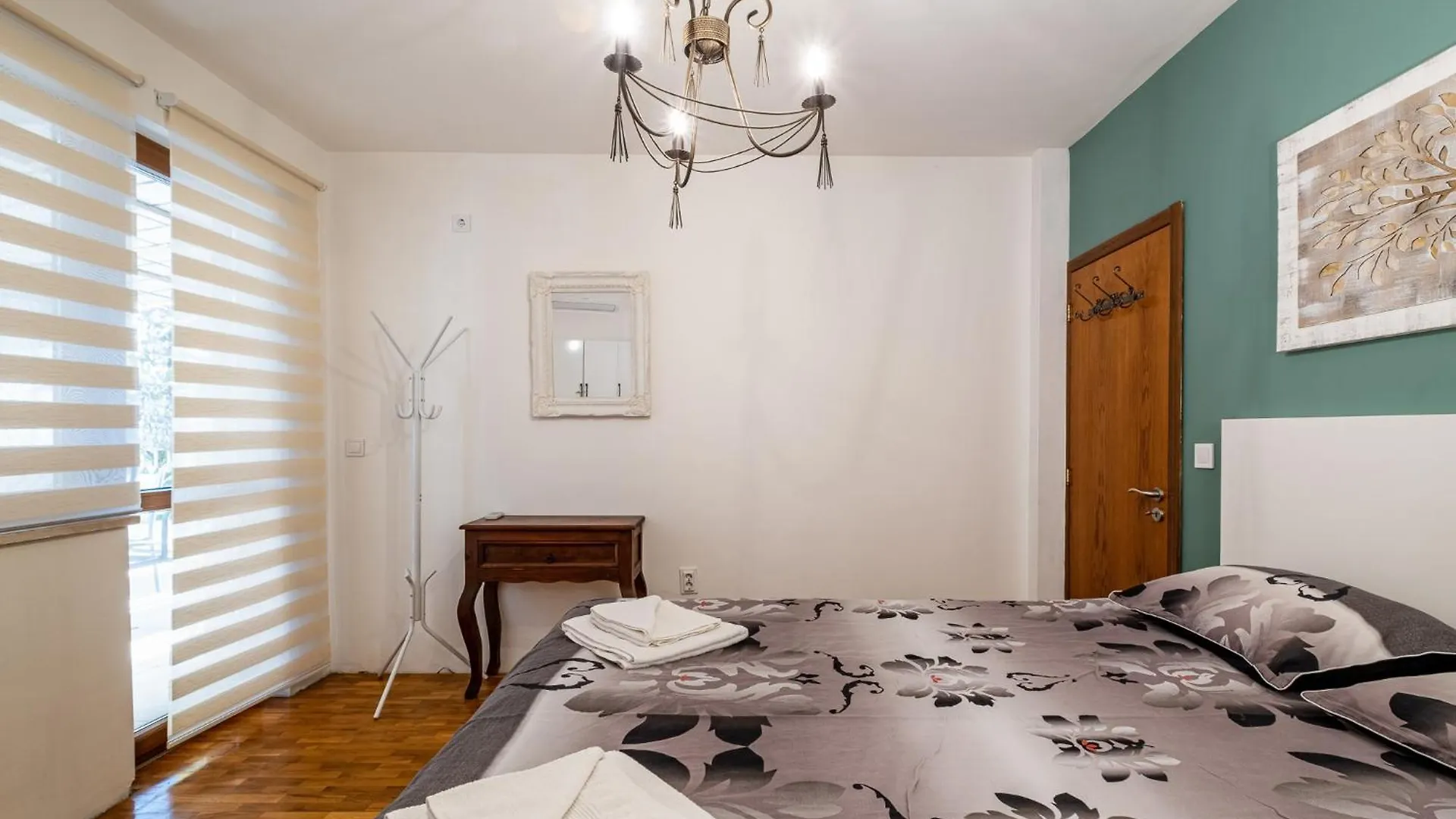 Roman Thermae 2Bdrm Sunny Apartment Varna